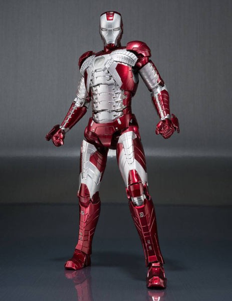 Iron Man 3: S.H. Figuarts Iron Man Mark V & Hall of Armor Set Actionfigure