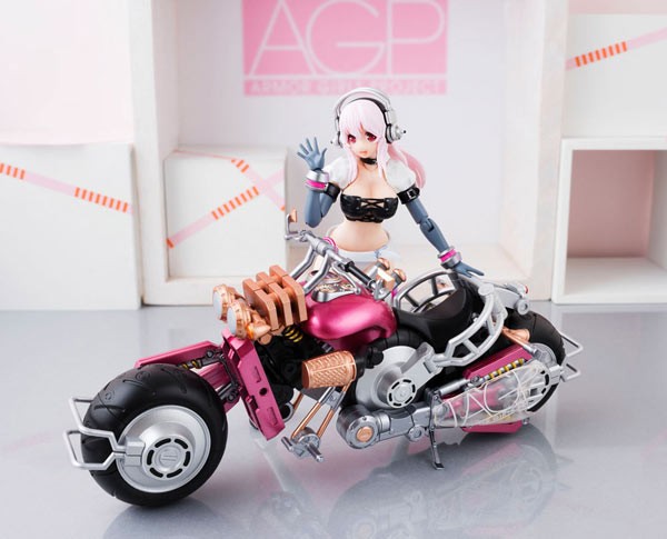 Nitro Super Sonic Armor Girls Project : Super Sonico with Super Bike Robo Actionfigur