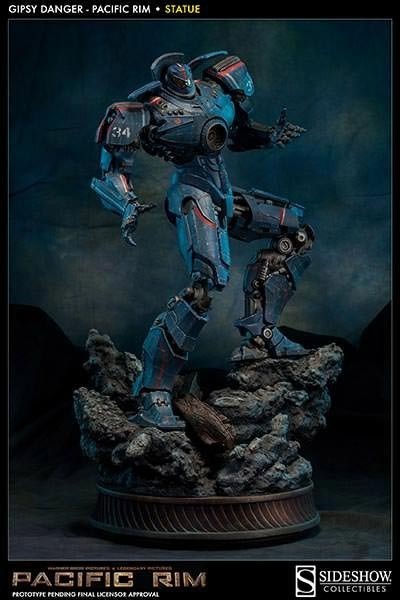 Pacific Rim: Gipsy Danger Statue